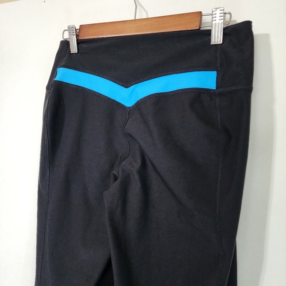 Nike dry fit flare yoga leggings - Picture 6 of 9